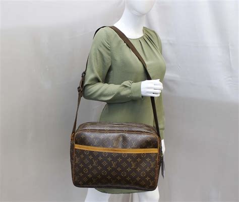 Louis Vuitton Monogram Reporter GM .